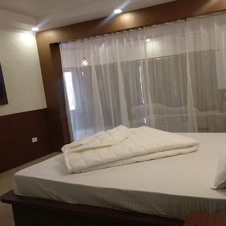 Hotel Utsav Dehradún Kültér fotó
