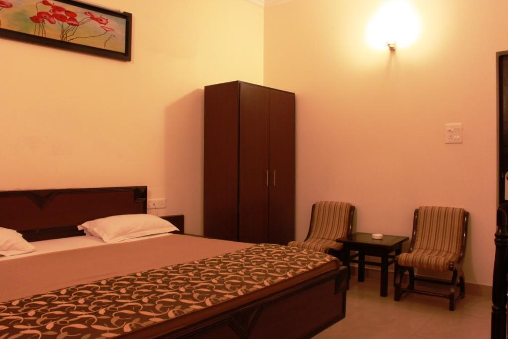 Hotel Utsav Dehradún Kültér fotó