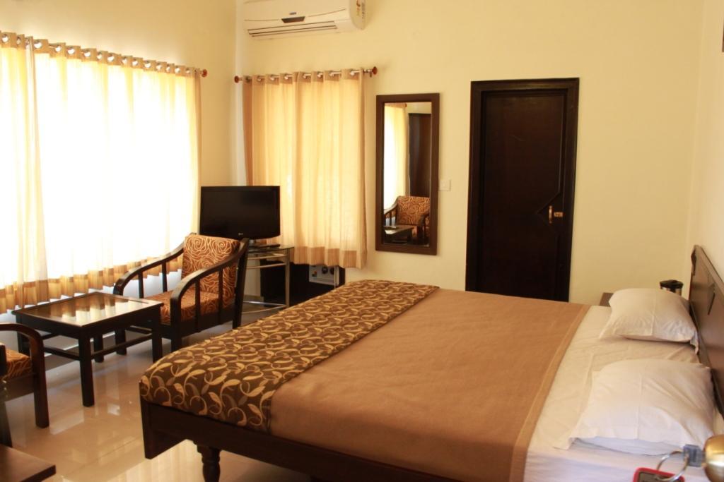 Hotel Utsav Dehradún Kültér fotó