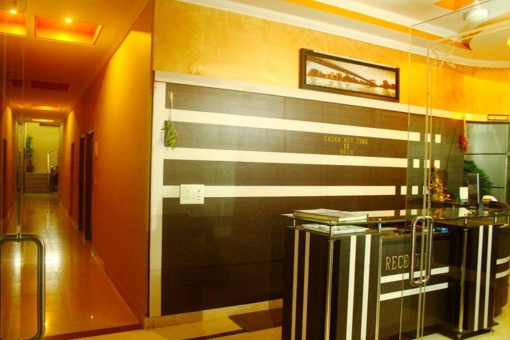 Hotel Utsav Dehradún Kültér fotó