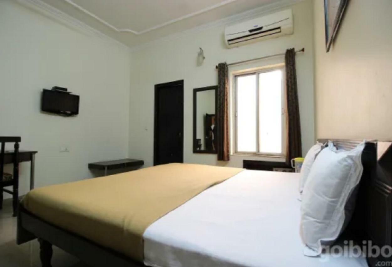 Hotel Utsav Dehradún Kültér fotó