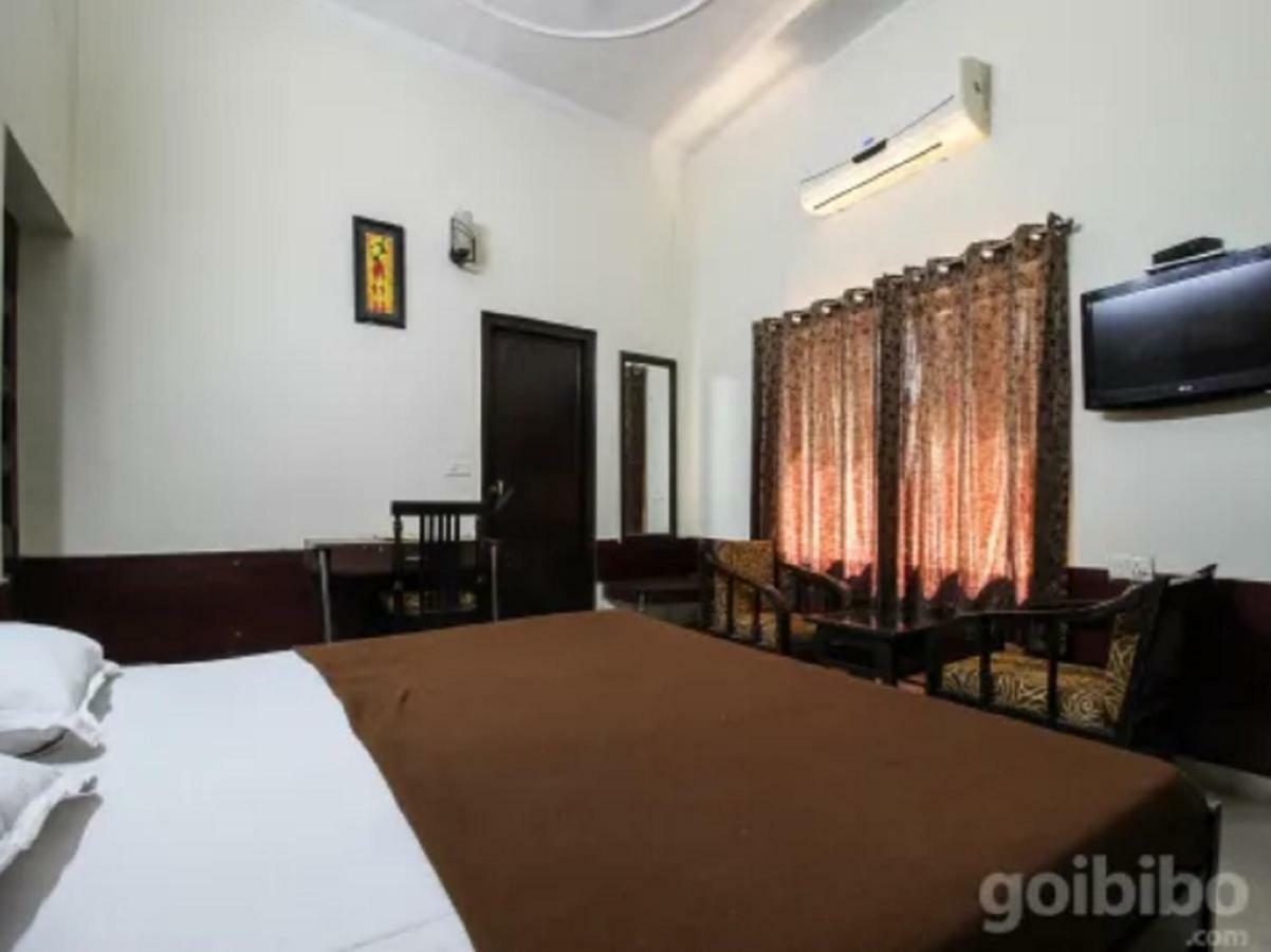 Hotel Utsav Dehradún Kültér fotó