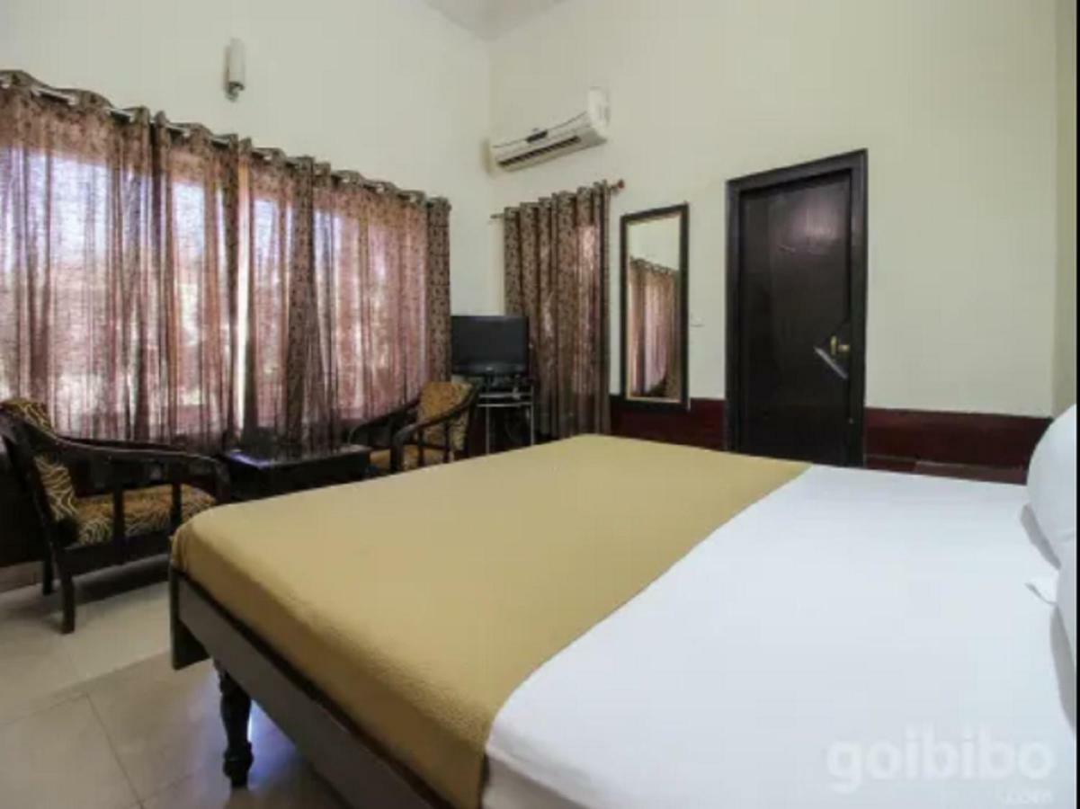 Hotel Utsav Dehradún Kültér fotó