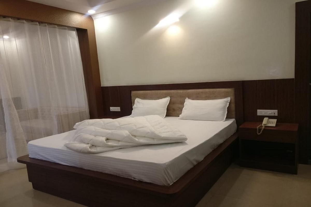 Hotel Utsav Dehradún Kültér fotó