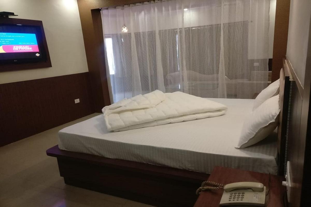 Hotel Utsav Dehradún Kültér fotó