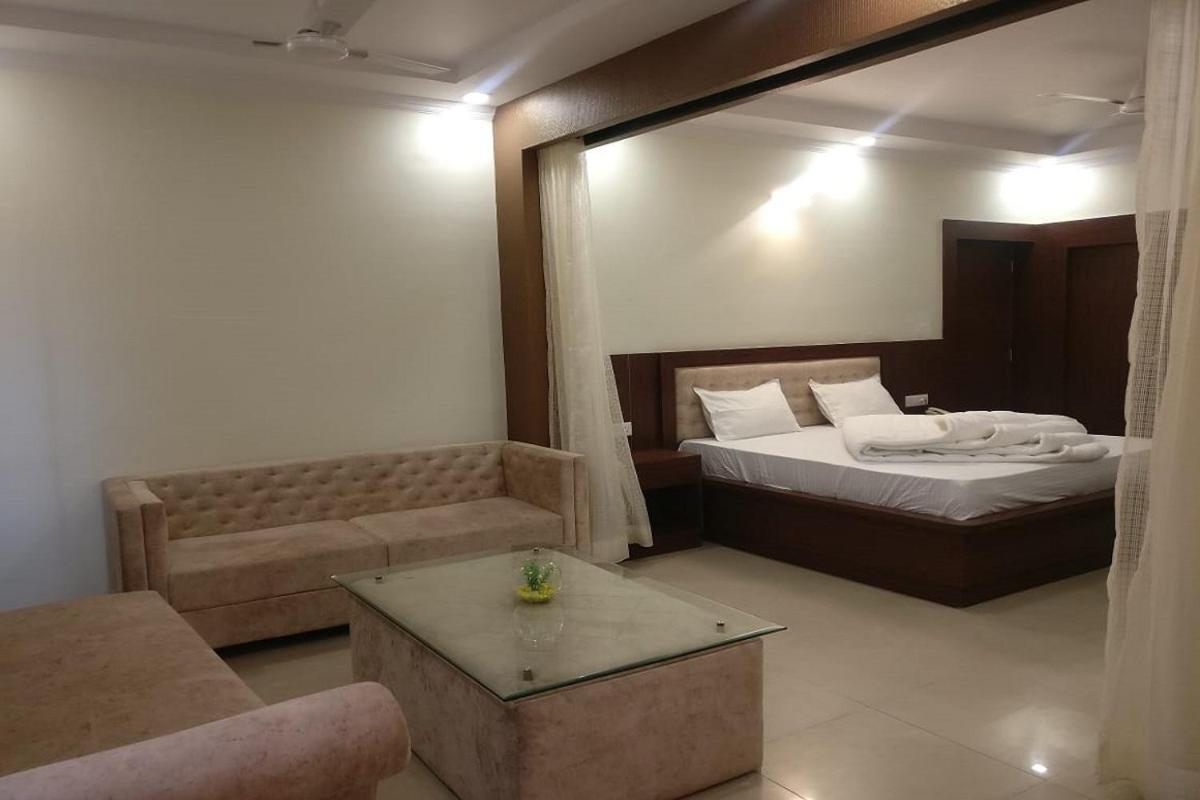 Hotel Utsav Dehradún Kültér fotó